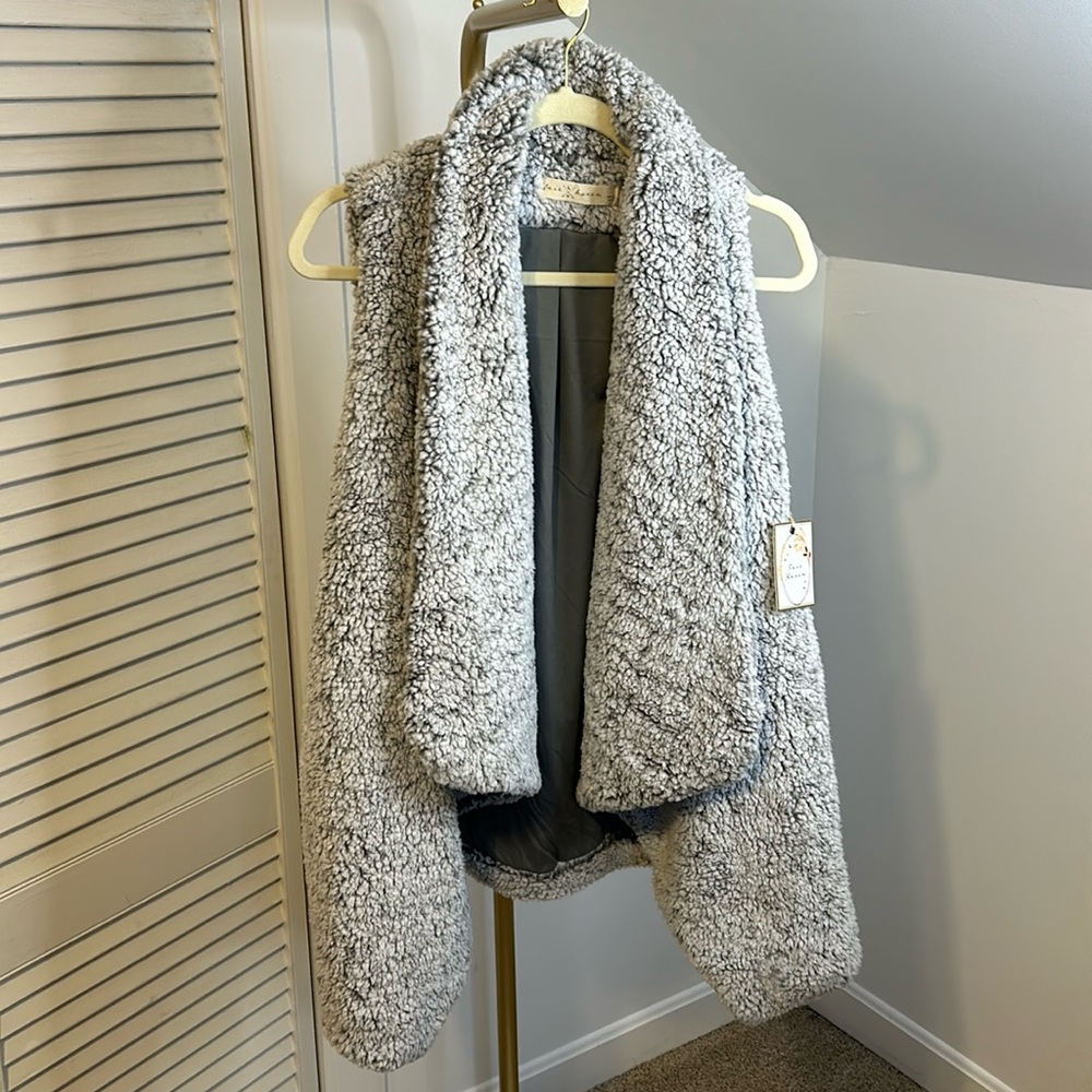 Fair Haven Oversized Sherpa Vest Size Small.